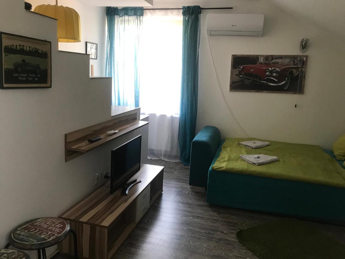 Old'S Car Zimmer & Apartment Vermietung Velden am Woerthersee Ngoại thất bức ảnh