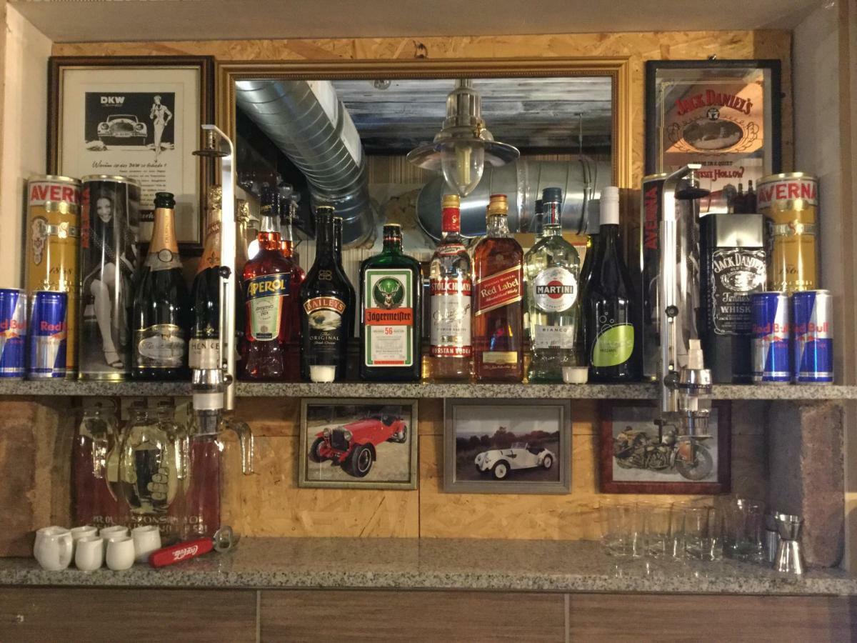 Old'S Car Zimmer & Apartment Vermietung Velden am Woerthersee Ngoại thất bức ảnh