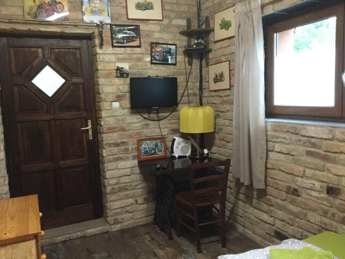 Old'S Car Zimmer & Apartment Vermietung Velden am Woerthersee Ngoại thất bức ảnh
