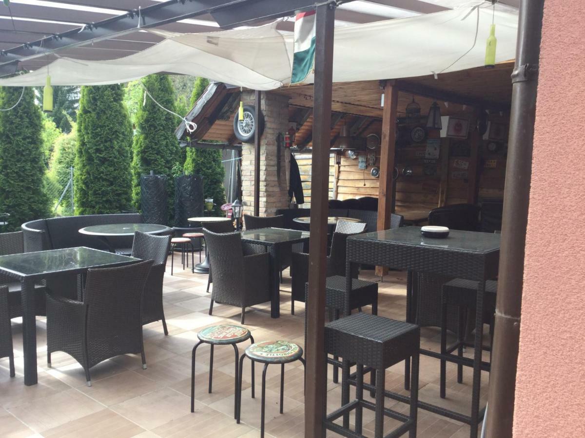 Old'S Car Zimmer & Apartment Vermietung Velden am Woerthersee Ngoại thất bức ảnh