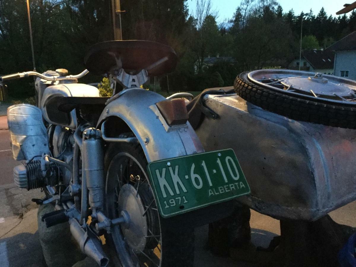 Old'S Car Zimmer & Apartment Vermietung Velden am Woerthersee Ngoại thất bức ảnh