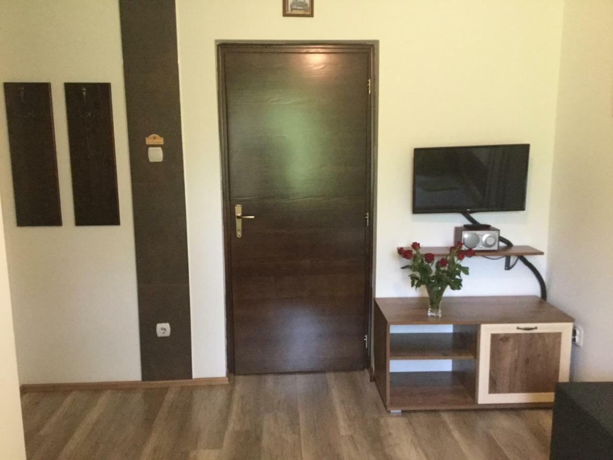 Old'S Car Zimmer & Apartment Vermietung Velden am Woerthersee Ngoại thất bức ảnh