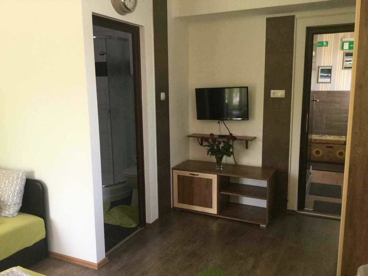 Old'S Car Zimmer & Apartment Vermietung Velden am Woerthersee Ngoại thất bức ảnh