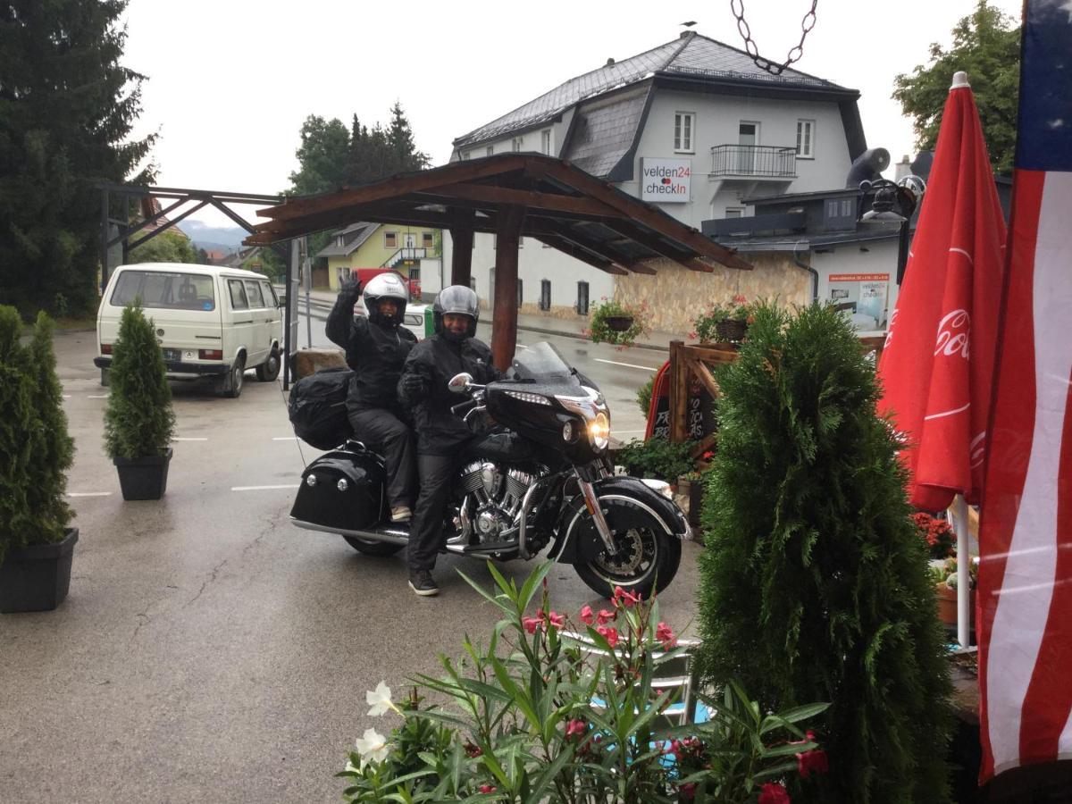 Old'S Car Zimmer & Apartment Vermietung Velden am Woerthersee Ngoại thất bức ảnh
